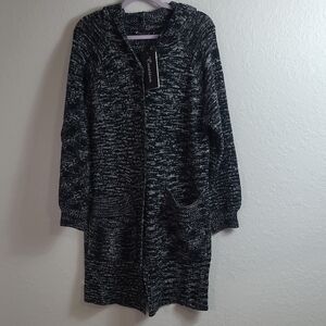 Creation Black and White Women's Sweater Small But Oversized